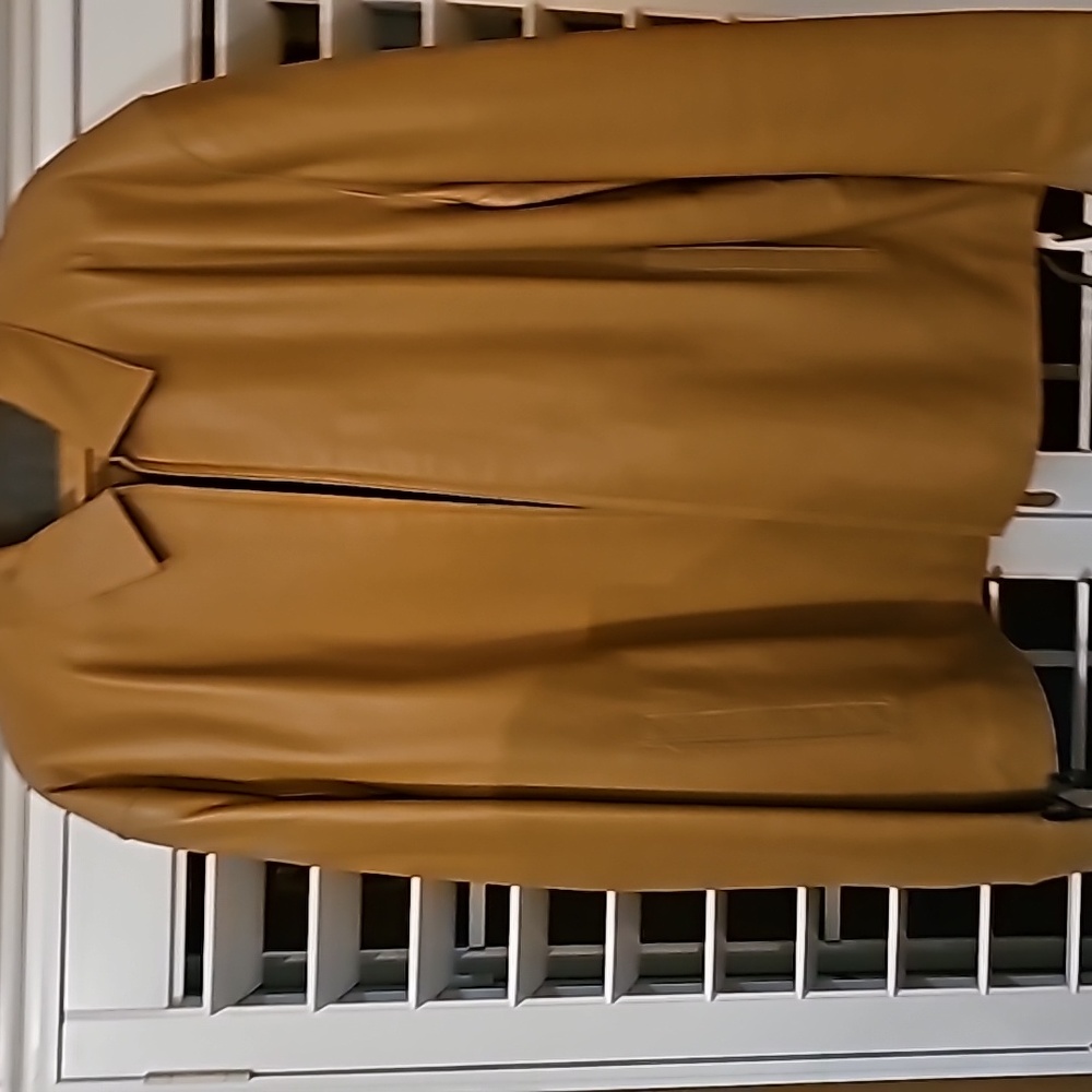 Beautiful  soft leather men's jacket with slit pockets full lined worn once